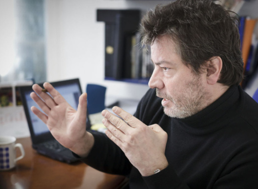 “Por eso insisto que en lugar de polémicas, es necesario trabajo serio y de que los cineastas españoles... y cuando digo cineastas intento englobar a toda la industria; trabajemos cohesionadamente. La industria nacional genera miles de puestos de trabajo. Cada rodaje está compuesto de más de cien personas: profesional de laboratorio, estudios de grabación de sonido, etc. Es decir, una visión de conjunto de la industria. Hay que ganar la respetabilidad y evitar la chapuza, haciendo bien el trabajo como en cualquier otro oficio” “Por eso insisto que en lugar de polémicas, es necesario trabajo serio y de que los cineastas españoles... y cuando digo cineastas intento englobar a toda la industria; trabajemos cohesionadamente. La industria nacional genera miles de puestos de trabajo. Cada rodaje está compuesto de más de cien personas: profesional de laboratorio, estudios de grabación de sonido, etc. Es decir, una visión de conjunto de la industria. Hay que ganar la respetabilidad y evitar la chapuza, haciendo bien el trabajo como en cualquier otro oficio”