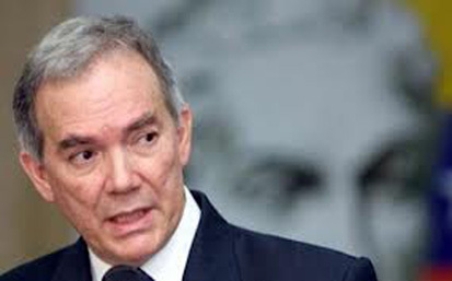Roy Chaderton, Embajador venezolano ante la OEA, como acompañante Roy Chaderton, Embajador venezolano ante la OEA, como acompañante
