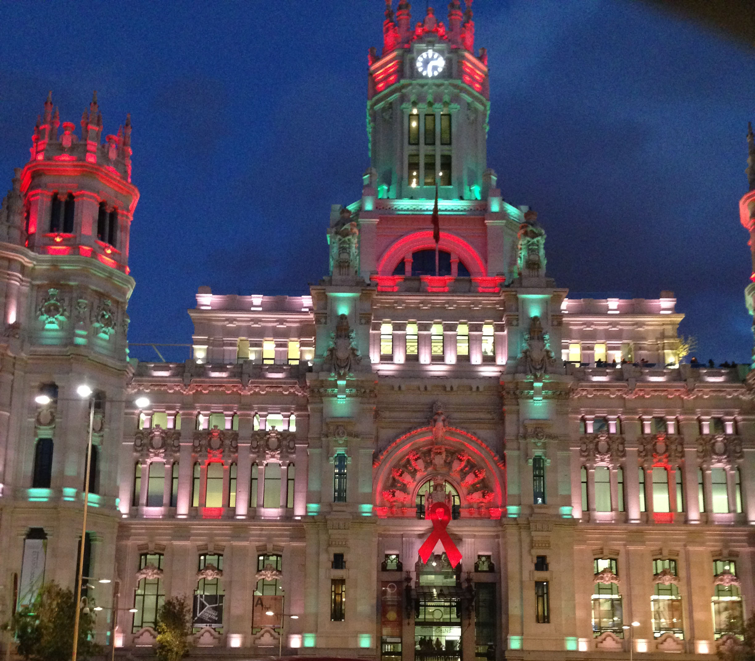 El Ayuntamiento de Madrid celebrando el Día Mundial de la Lucha Contra el sida 2013. Madrid, ESP, fecha 30.11.2013. El Ayuntamiento de Madrid celebrando el Día Mundial de la Lucha Contra el sida 2013. Madrid, ESP, fecha 30.11.2013.