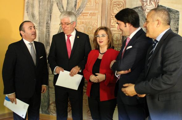 source: Proyecto Jean Monnet. En el centro la catedrática Nuria González Rabanal, directora del Proyecto Jean Monnet 2015. source: Proyecto Jean Monnet. En el centro la catedrática Nuria González Rabanal, directora del Proyecto Jean Monnet 2015.