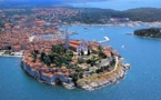 LA UNIÓN EUROPEA RECIBE A SU VIGÉSIMO OCTAVO ESTADO MIEMBRO: CROACIA LA UNIÓN EUROPEA RECIBE A SU VIGÉSIMO OCTAVO ESTADO MIEMBRO: CROACIA
